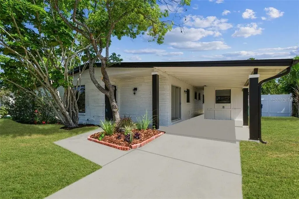 Property for sale at 6551 S WEST SHORE CIRCLE, TAMPA, FL, 33616