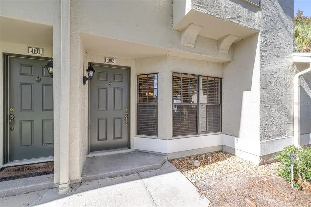 FRONT DOOR #4102