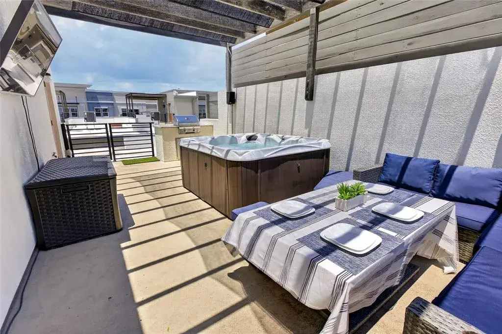 Rooftop Deck 4th Floor