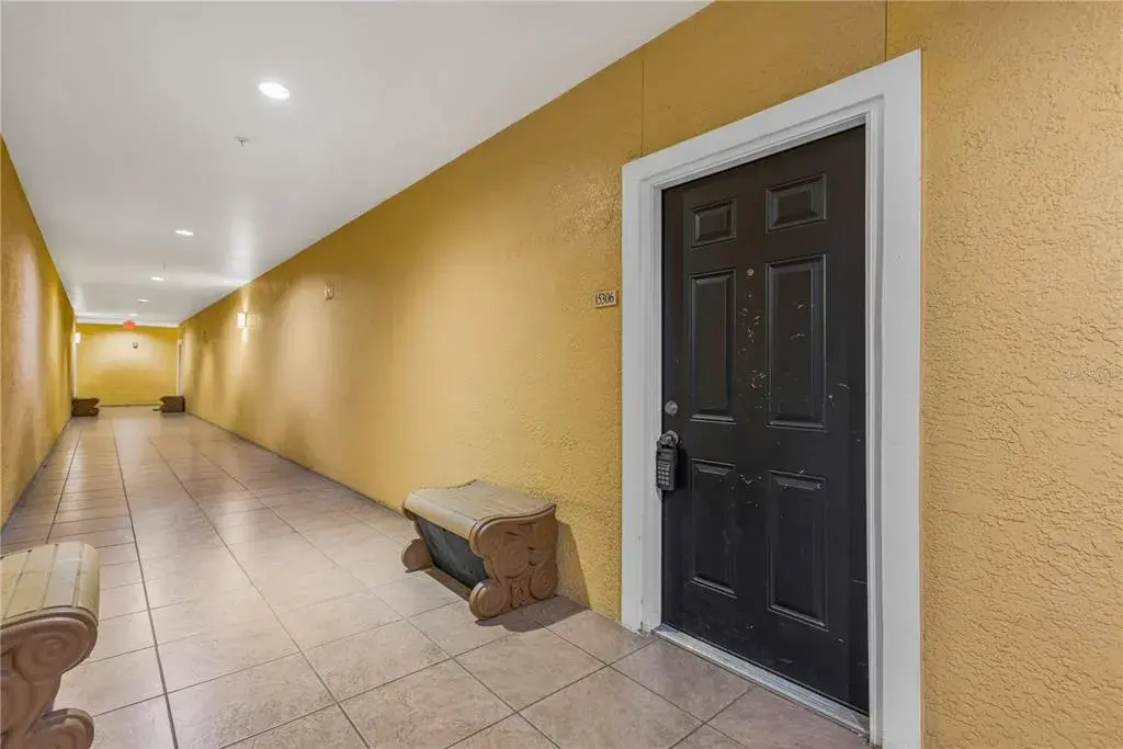 3rd Floor Condo w/Valet Trash