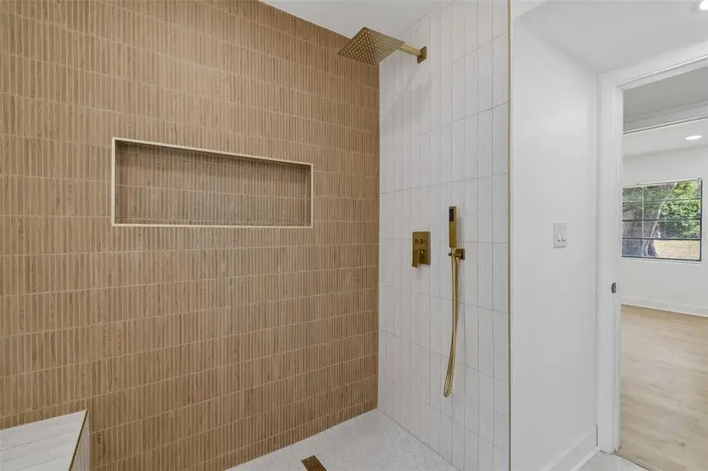Property for sale at 1702 W JOHNSTON AVENUE, TAMPA, FL, 33603