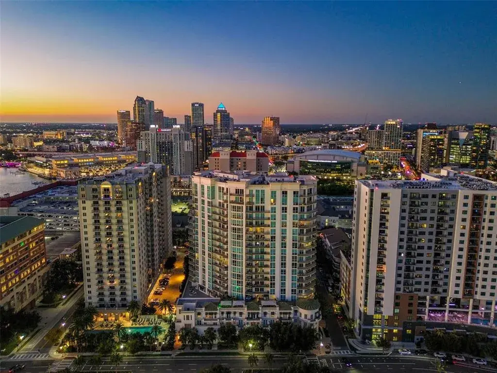 Property for sale at 450 KNIGHTS RUN AVENUE UNIT 2004, TAMPA, FL, 33602
