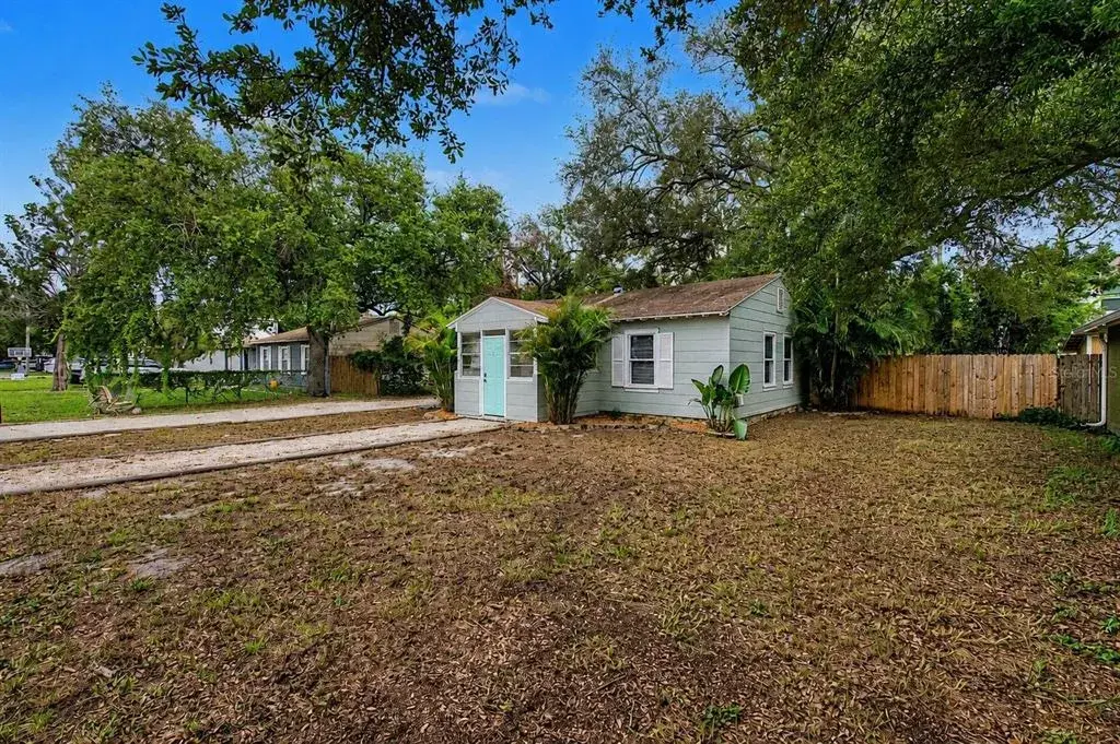 Property for sale at 3208 W HARTNETT AVENUE, TAMPA, FL, 33611