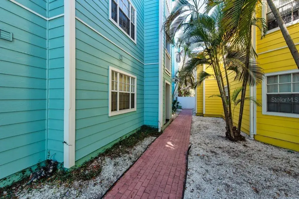 Property for sale at 3002 W CLEVELAND STREET UNIT D11, TAMPA, FL, 33609