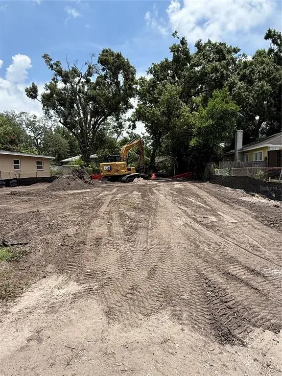 Deep homesite with mature shade