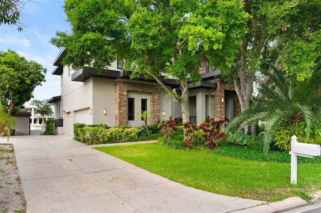 Property for sale at 4905 W SPRING LAKE DRIVE, TAMPA, FL, 33629