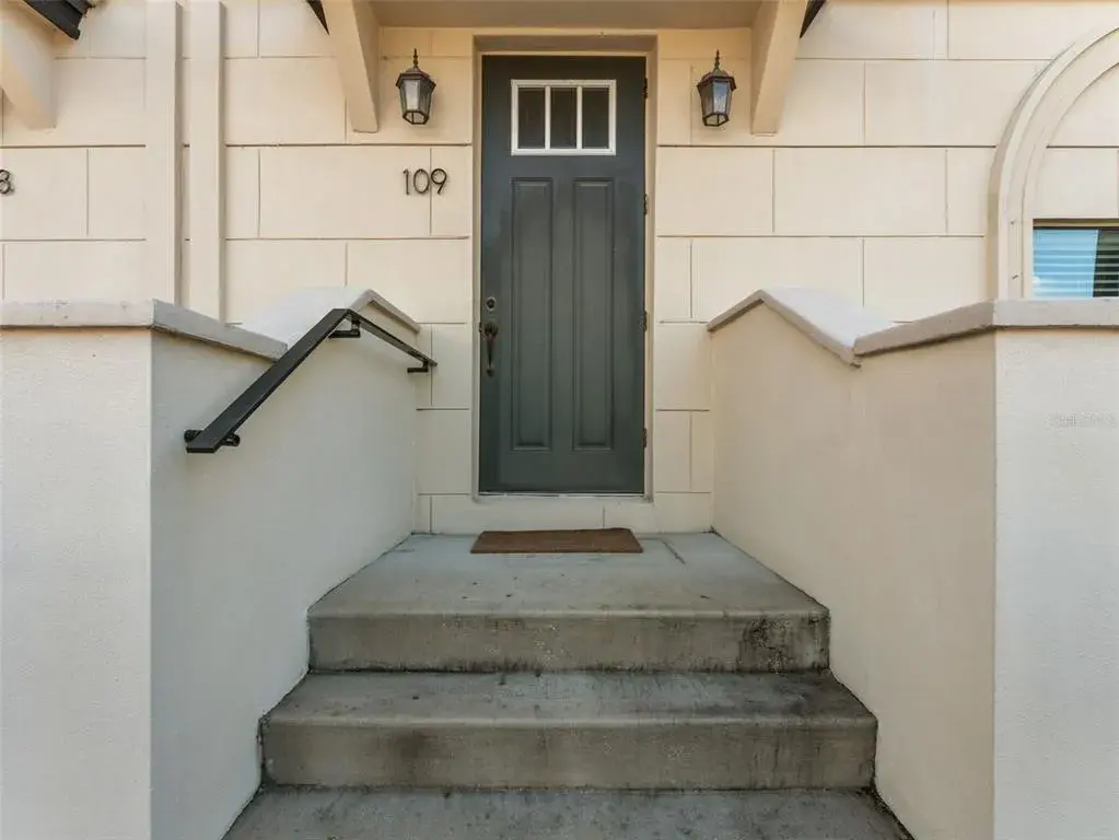 Front Steps/entryway