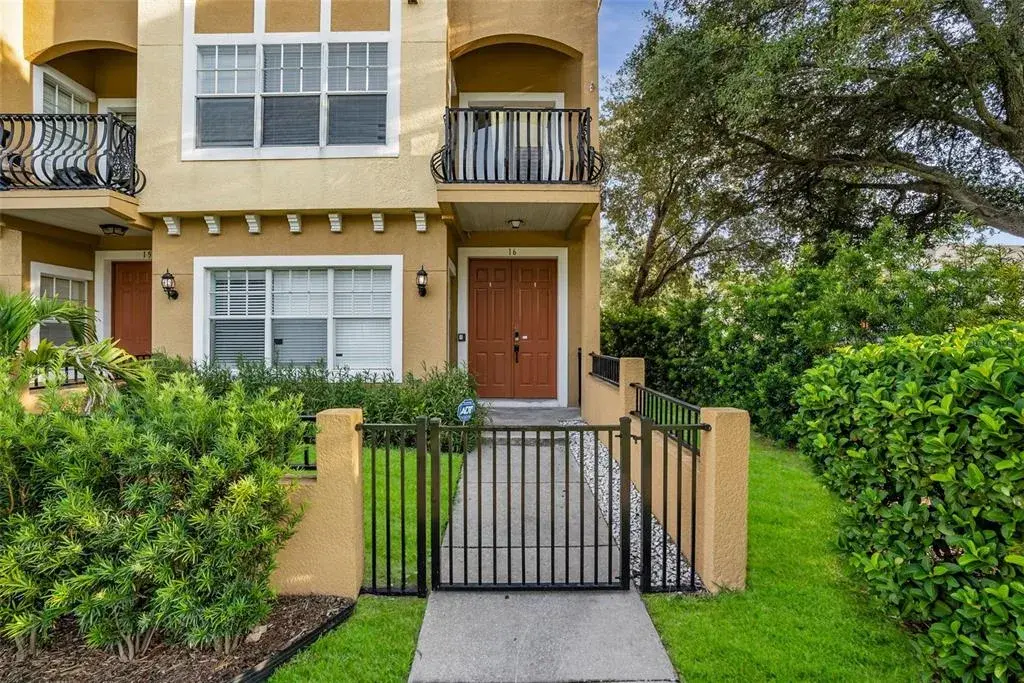 GATED PRIVATE ENTRY