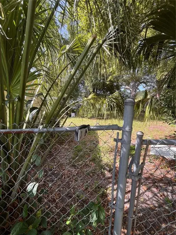 Lockbox location. RIGHT of property.