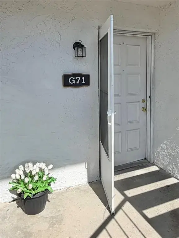 The Fair Oaks community is located in South Tampa, close to everything you need!