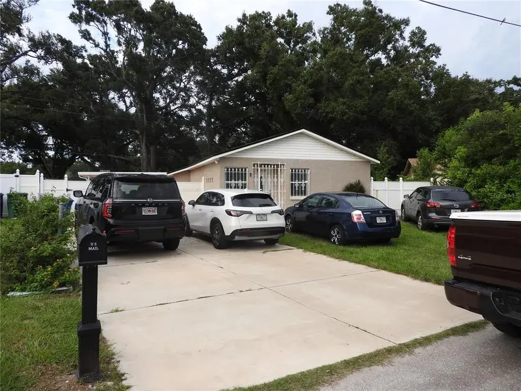 2729 Bel Aire Circle, Tampa, FL, 33614