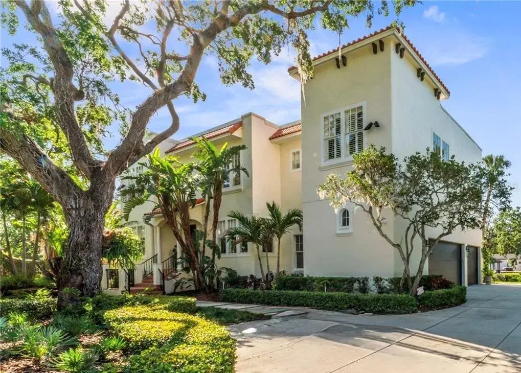 2633 N Dundee Street, Tampa, FL, 33629