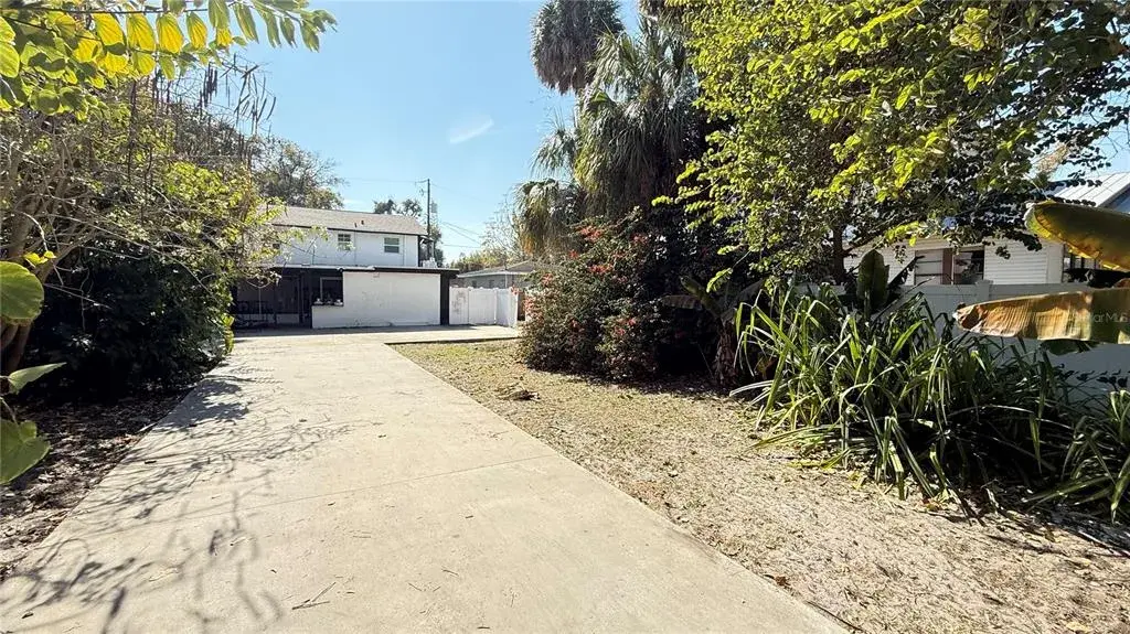 806 E Robles Street, Tampa, FL, 33602