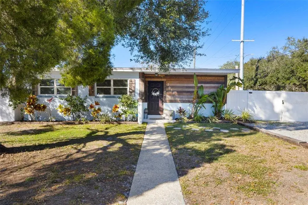 2018 E Broad Street, Tampa, FL, 33610