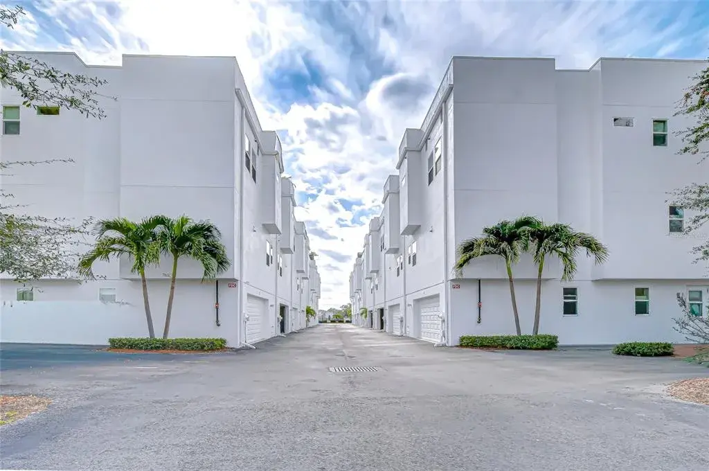 Wonderful community near MacDill in Tampa!