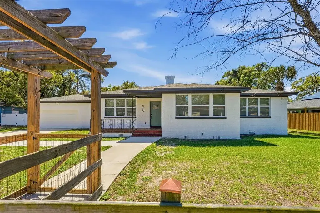 913 E Genesee Street, Tampa, FL, 33603