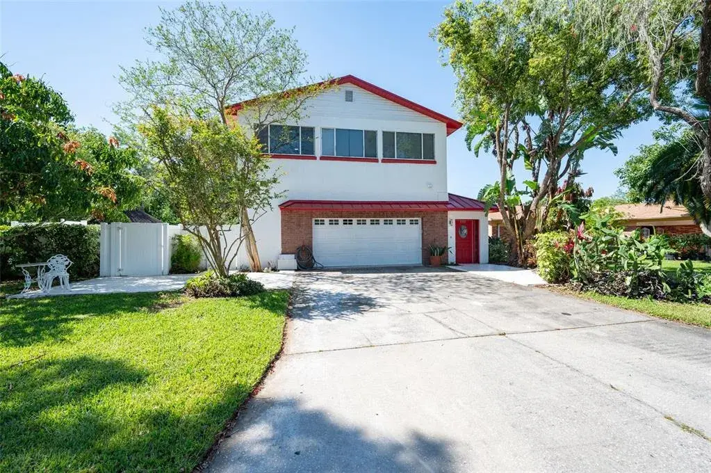 One of a kind, Center of TAMPA! Spanish Style OASIS!