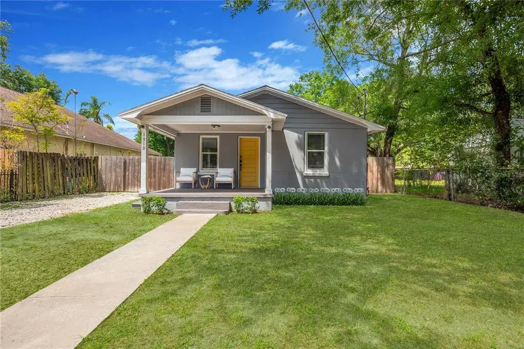 1910 E Henry Avenue, Tampa, FL, 33610