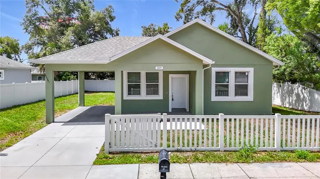 509 E Lake Avenue, Tampa, FL, 33603