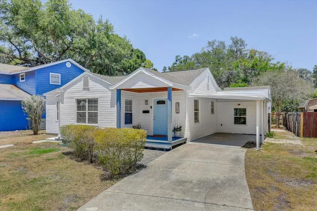911 W Candlewood Avenue, Tampa, FL, 33603