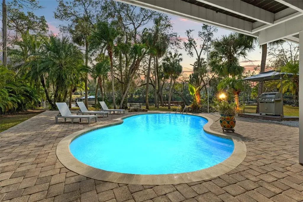 Property for sale at 906 W HENRY AVENUE, TAMPA, FL, 33604