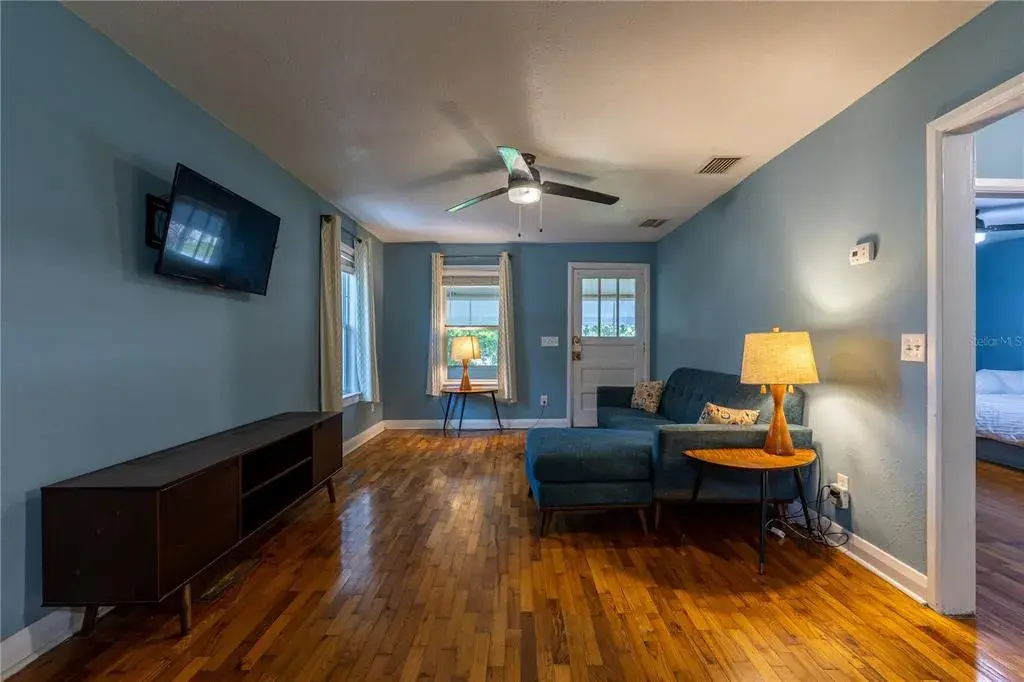 1/1Detached Apartment