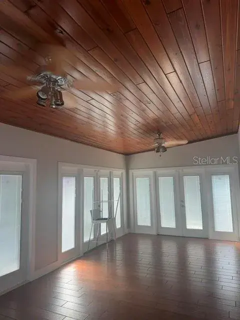 ENCLOSED BACKYARD