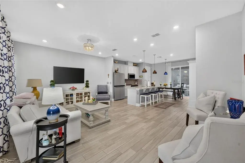 OPEN FLOOR PLAN - LIVING AREA