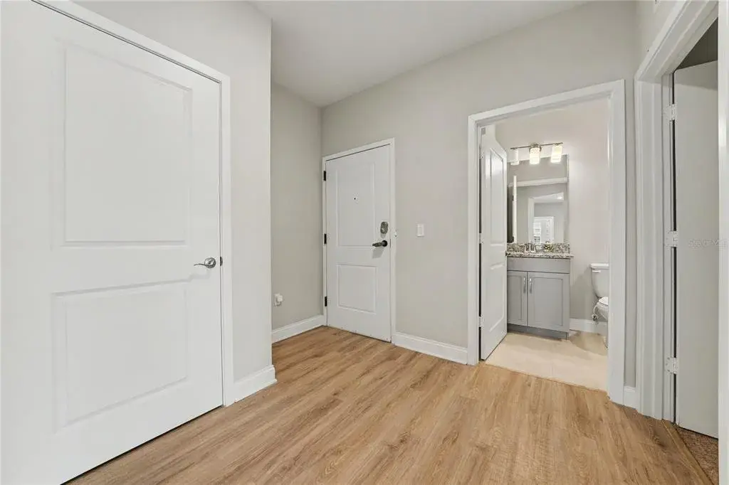Foyer upon entry