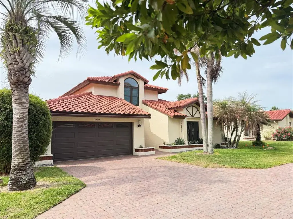 Very well maintained Home in the heart of Dr Phillips