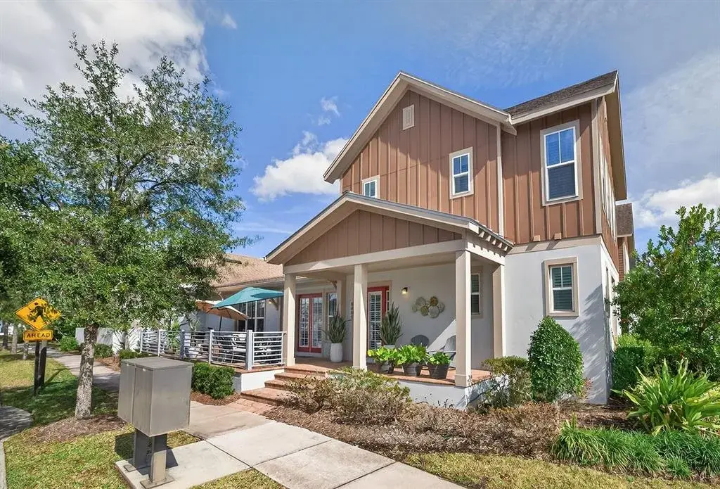 Beautifully landscaped townhome in amenity filled Laureate Park