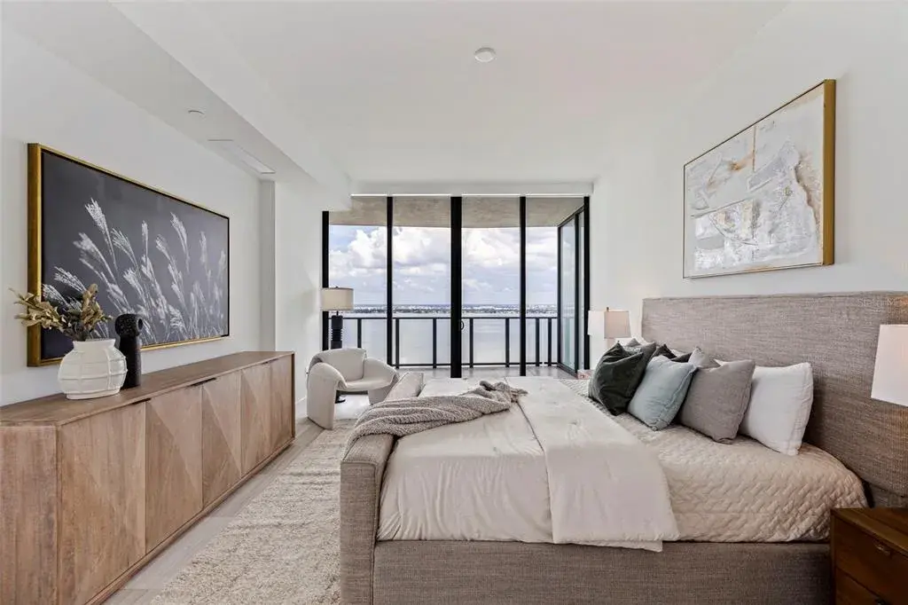 Begin each morning wrapped in light, with sweeping water views framed by floor-to-ceiling glass.