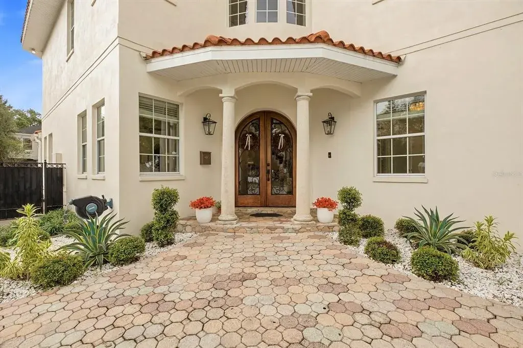Property for sale at 2721 N ROYAL COURT, TAMPA, FL, 33602