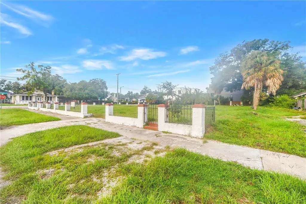 3 GREAT LOTS -JUST A FEW MINUTES TO DOWNTOWN