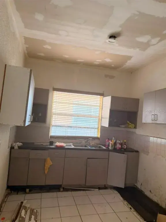 Property for sale at 2323 W CHESTNUT STREET, TAMPA, FL, 33607