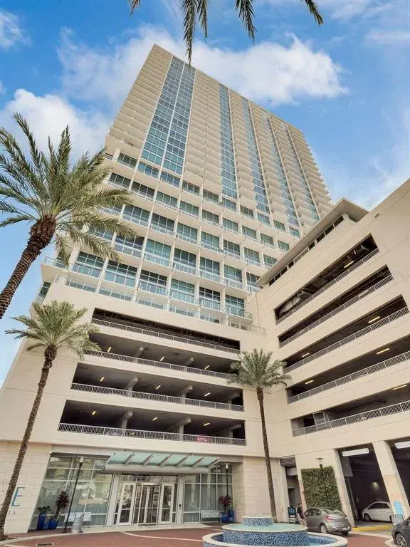 Iconic high-rise living at The VUE in the heart of Downtown Orlando