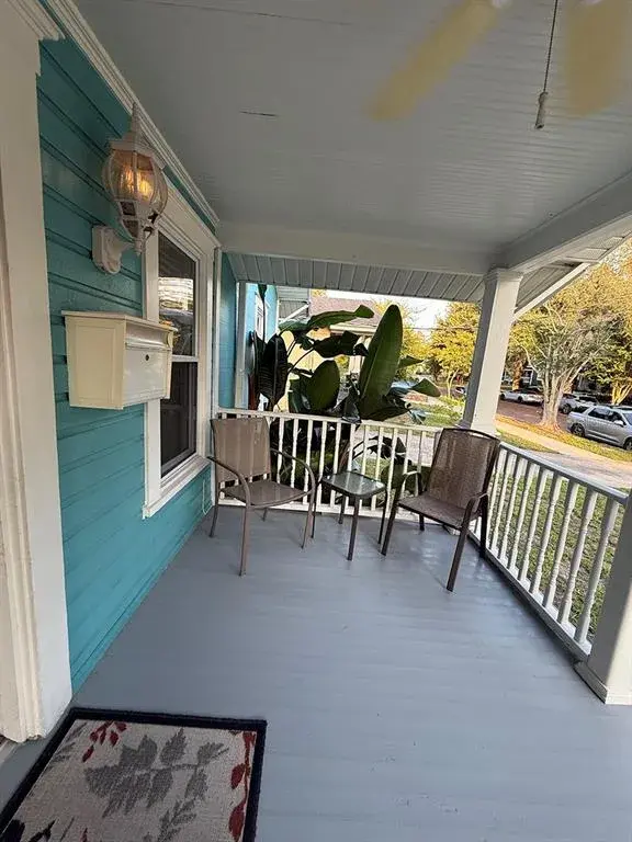Porch Right