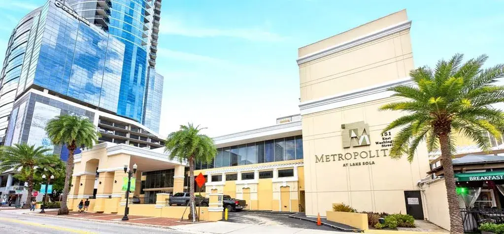 Located on the pool deck level, just footsteps away from a spectacular view of Lake Eola. Perfect for enjoying summer concerts in the Walt Disney Amphitheater.