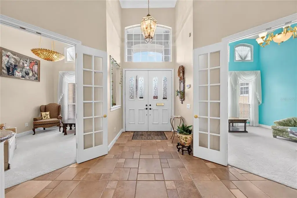 Grand entrance with a 14' ceiling.