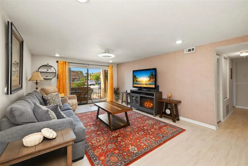 Property for sale at 5195 VINELAND ROAD UNIT B102, ORLANDO, FL, 32811