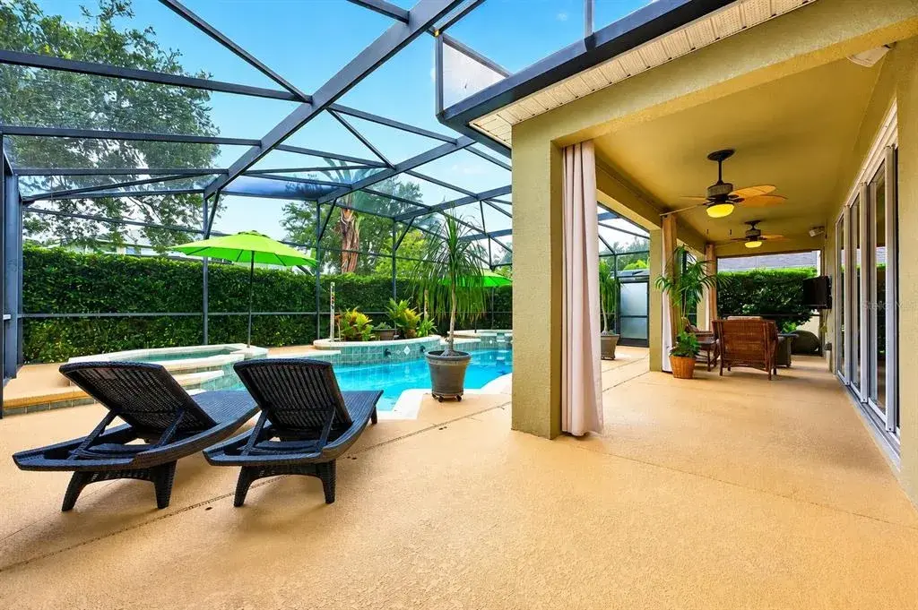 Relax poolside under the cover of the lanai or soak up some sunshine.