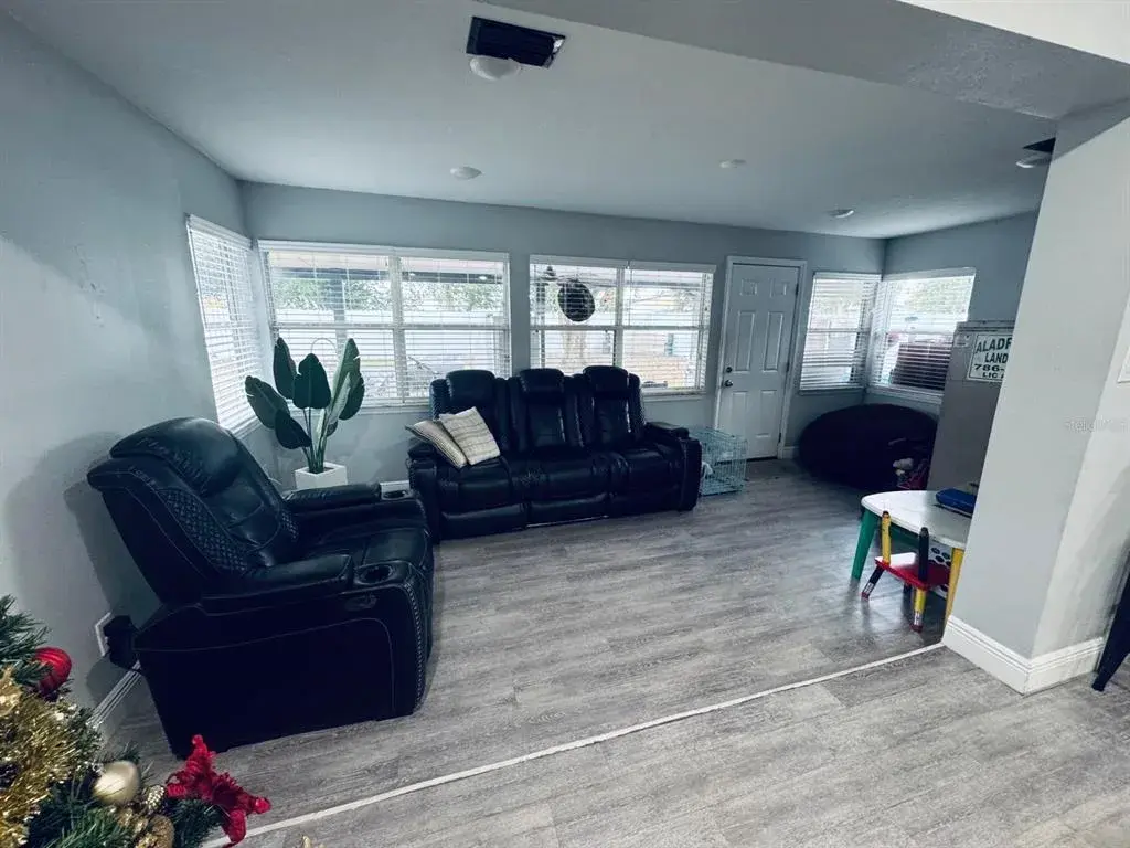 Property for sale at 17 S SOLANDRA DRIVE, ORLANDO, FL, 32807
