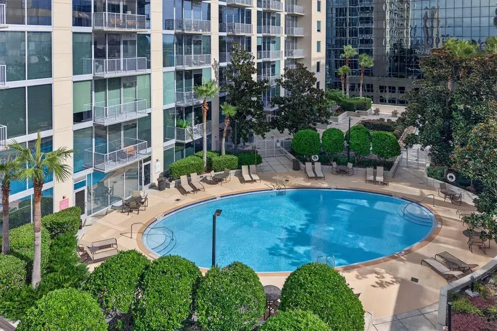 10th Floor Roof Top Pool