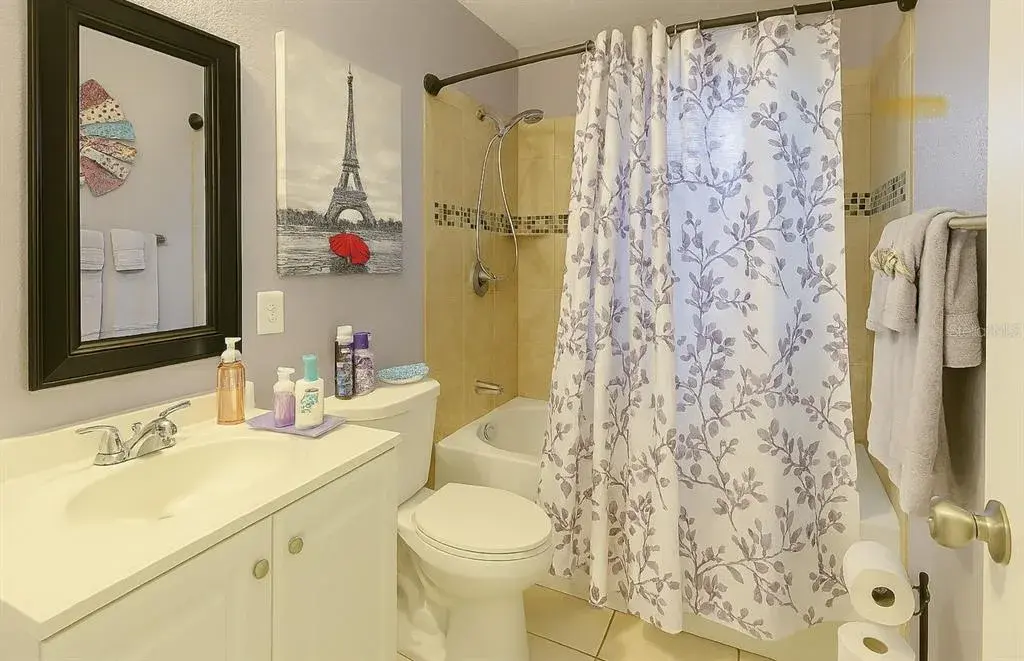Full Bathroom 1