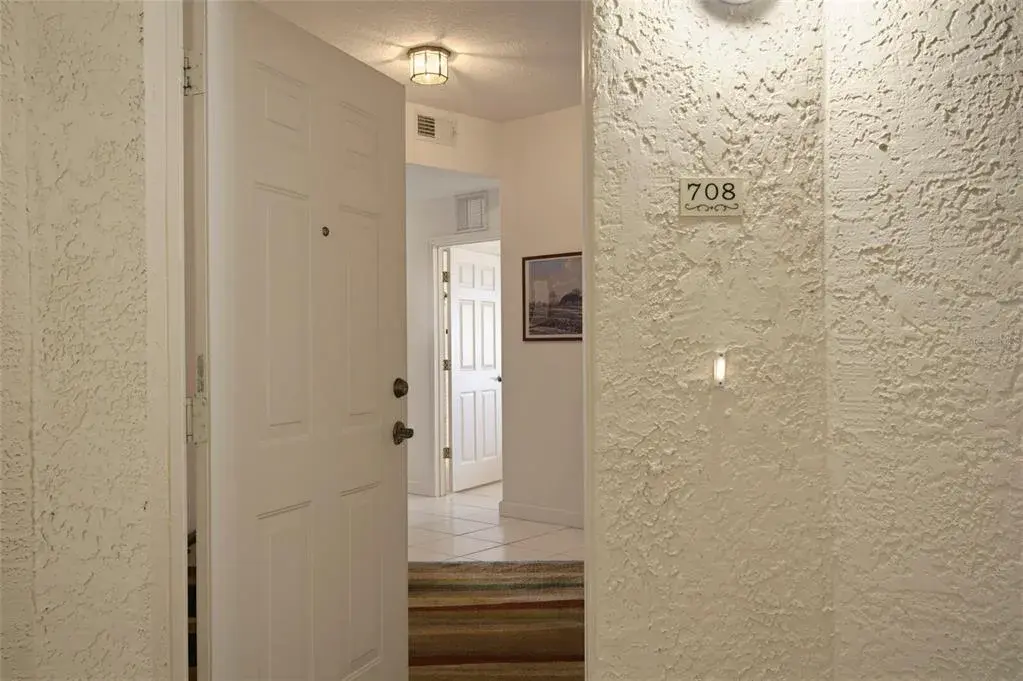 Entrance to Unit 708 featuring 2345 sq ft of living space
