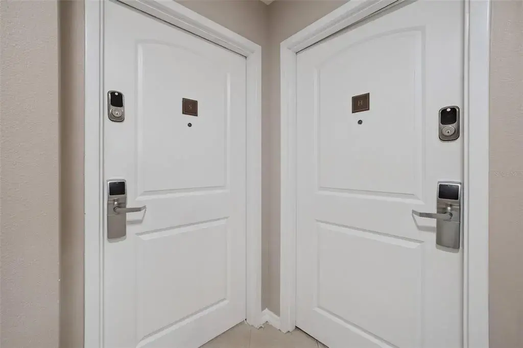 2 bedroom, dual-entry (lock-off) layout