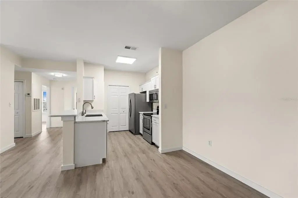 LIVING/KITCHEN