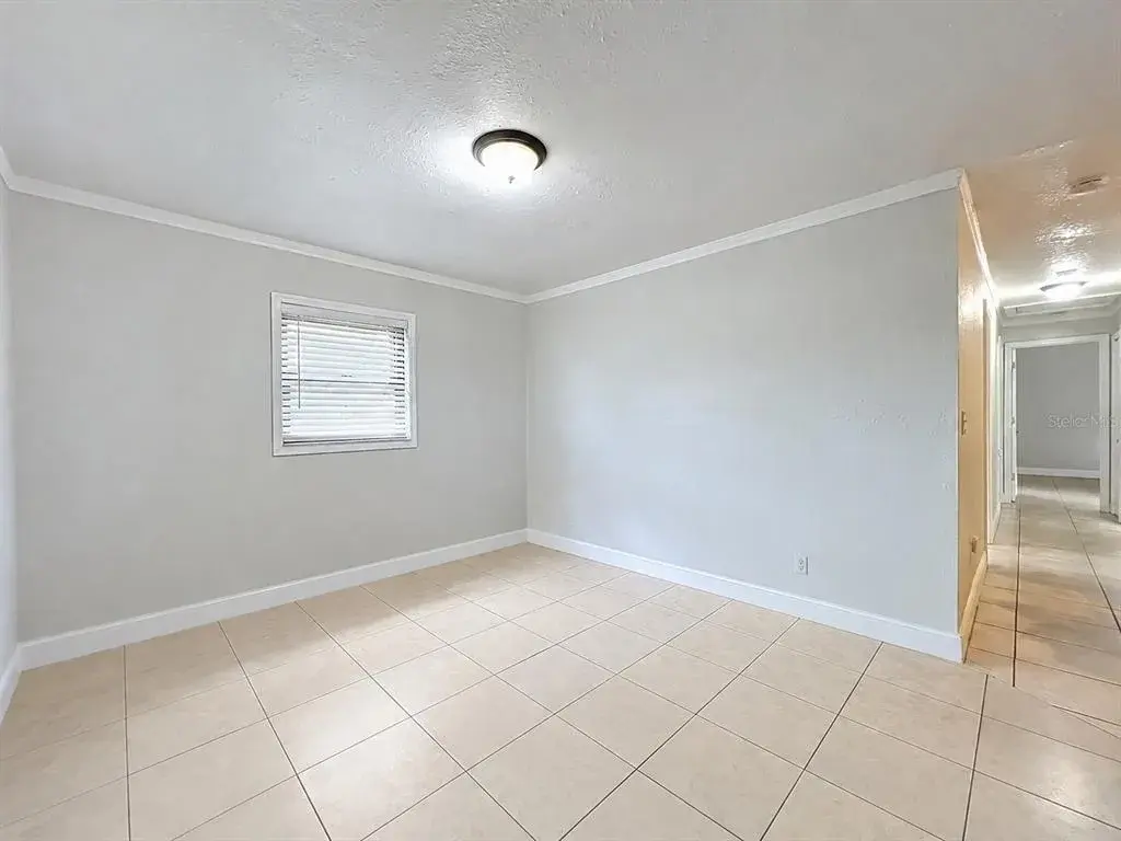 Living room : VIRTUALLY DECLUTTERED