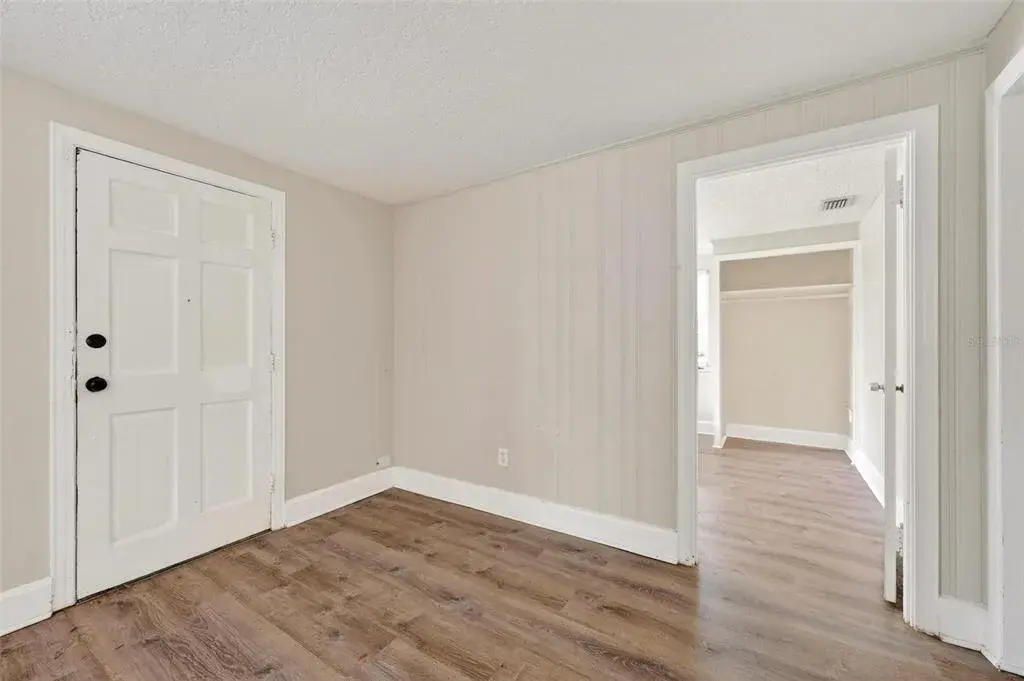 1st floor-Front door