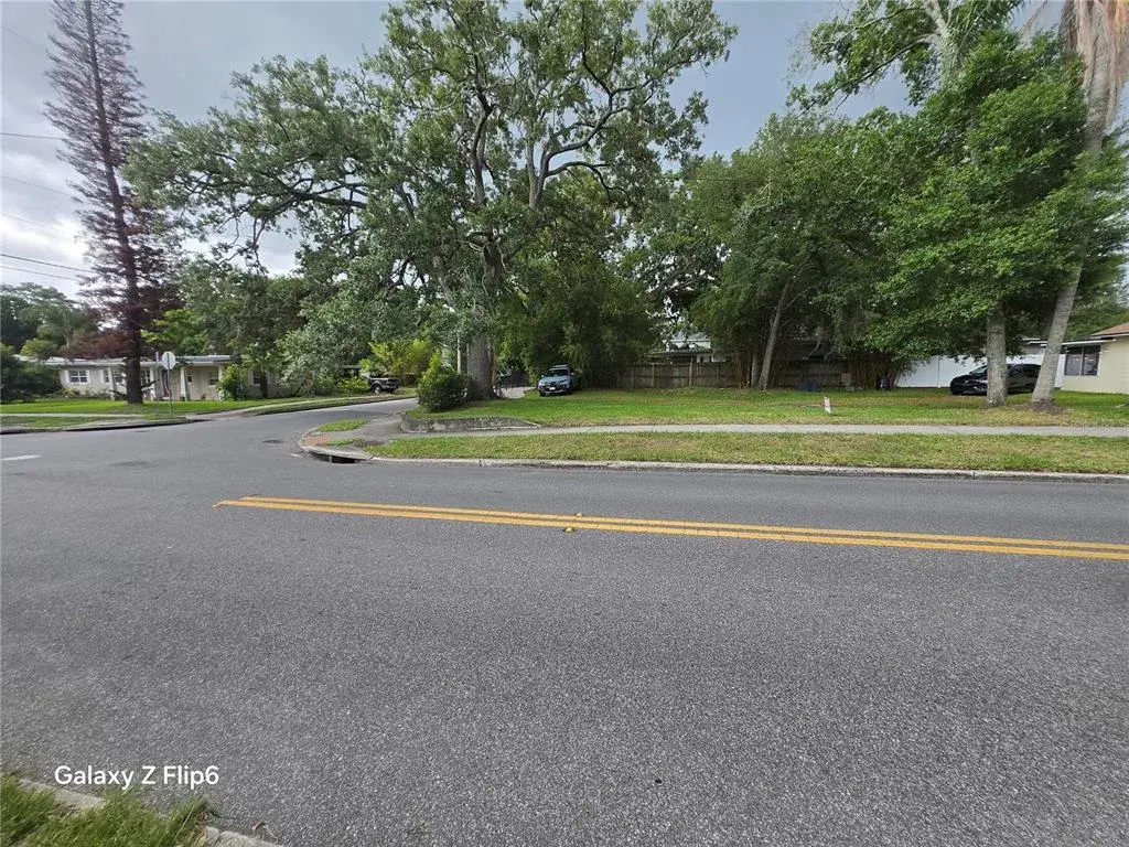 There are sidewalks on both Winter Park St. and Helen Ave.